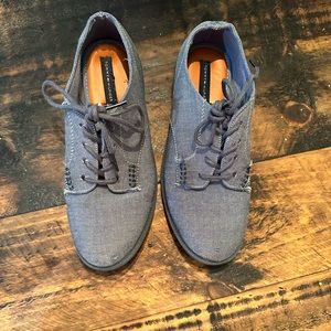Boys Tommy Hilfigure Chambray Casual/ dressy boy shoes. Size 3
